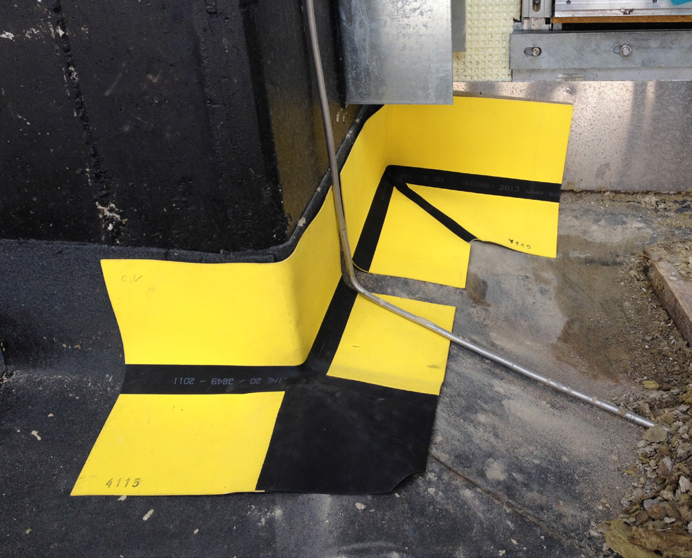 Foto på Migupren tätduk för takläggare i hörn