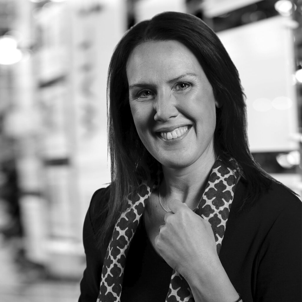 Porträtt foto av Helena Sjöholm